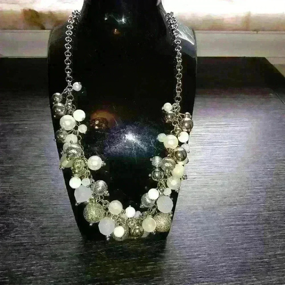 Women's Beautiful Beaded Necklace And Earring Set Brand New With Tags - Picture 8 of 13